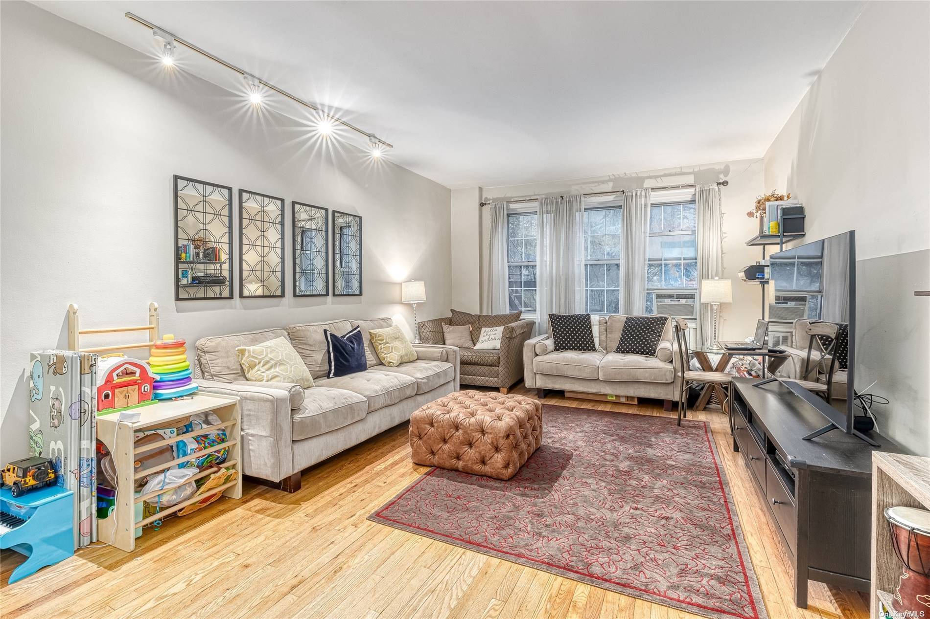 Beautifully Maintained Junior 4 Co op In The Heart of Forest Hills !