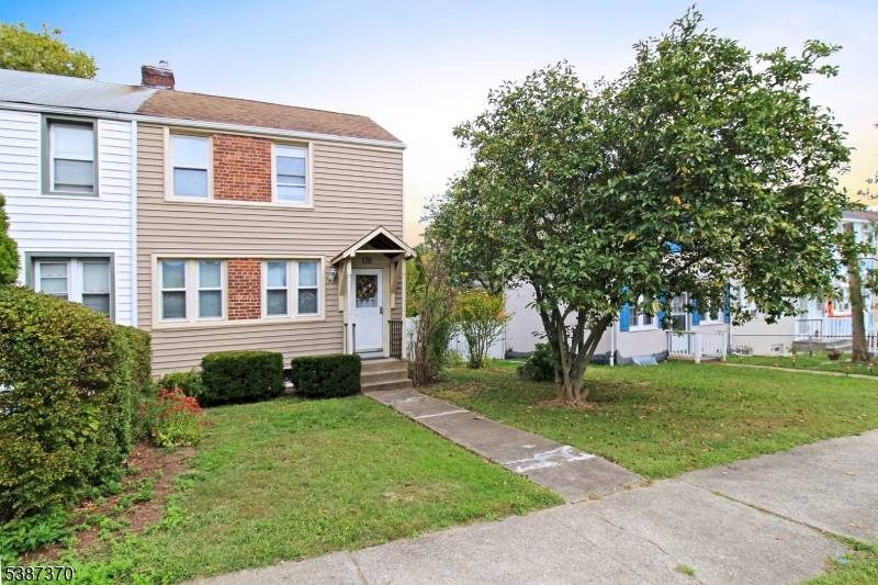 Prepare to be impressed by this charming Colonial style home !
