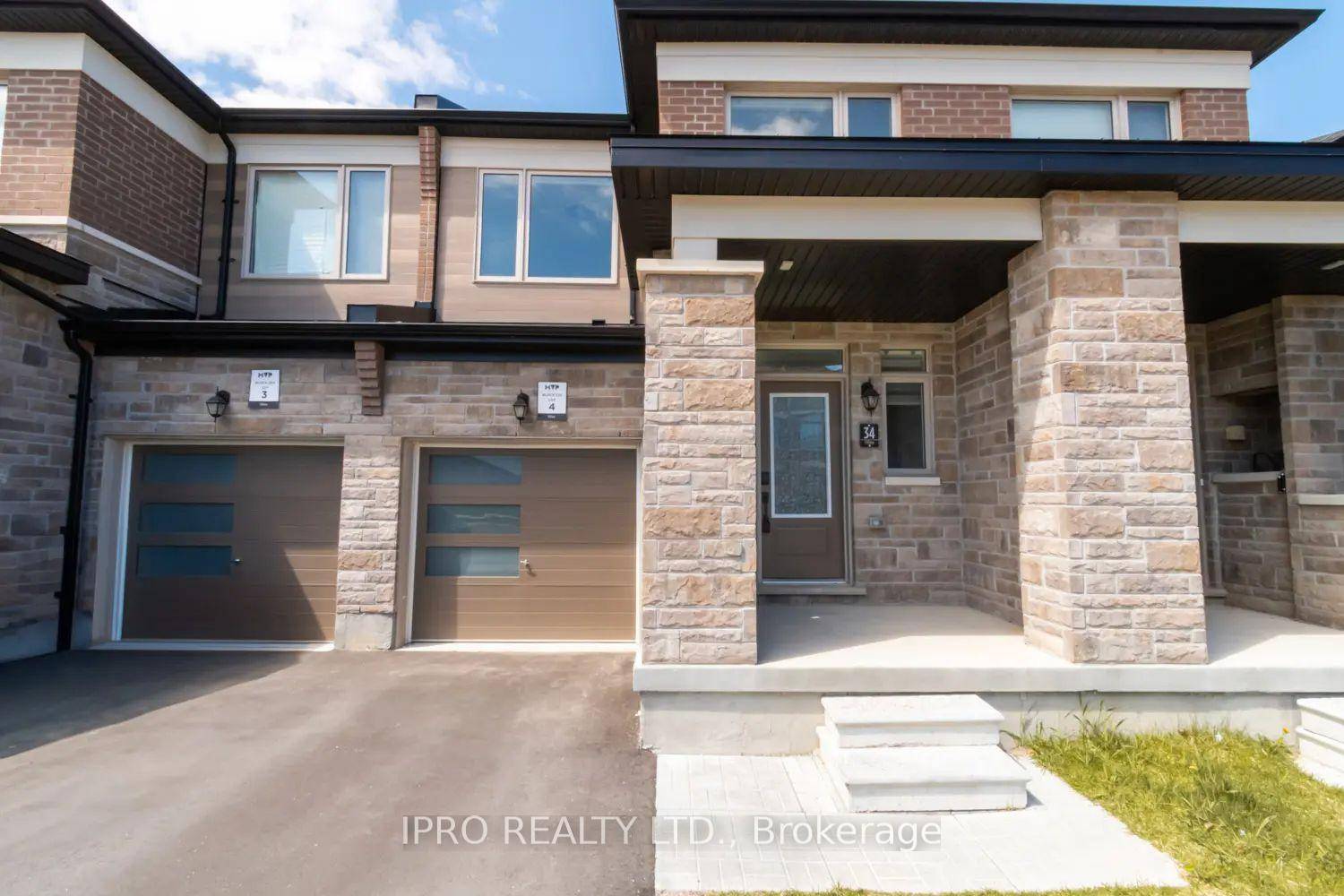 Welcome to this stunning 3 bedroom, 2 washroom town home !