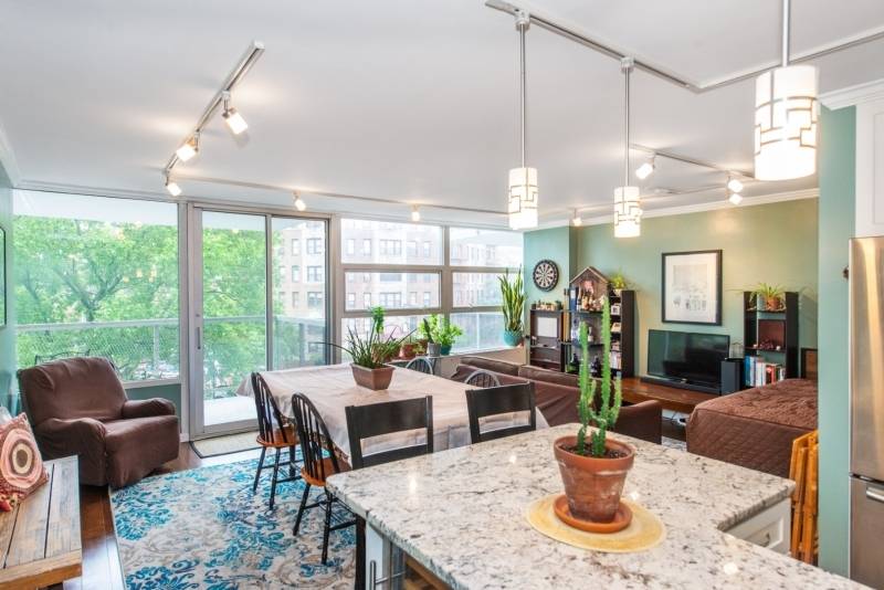 Contemporary perfection at luxurious Tower West condominium !