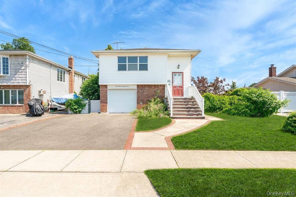 This Hi Ranch is available as a full house rental in the Plainedge School District.