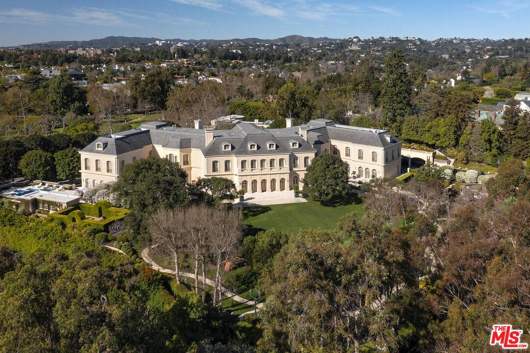 594  S Mapleton Dr 14BR Westwood La