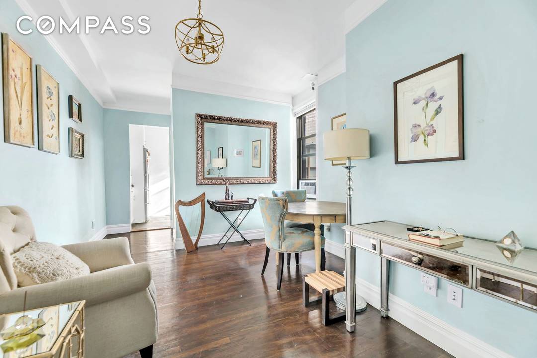 MOVE IN amp ; MARVELOUS PIED A TERRE PERFECT SHARE WORTHY SUNSHINY SOUTH FACER w H U G E BEDROOM amp ; WALLS OF CLOSETS TOP FLOOR amp ; TERRIFIC, ...