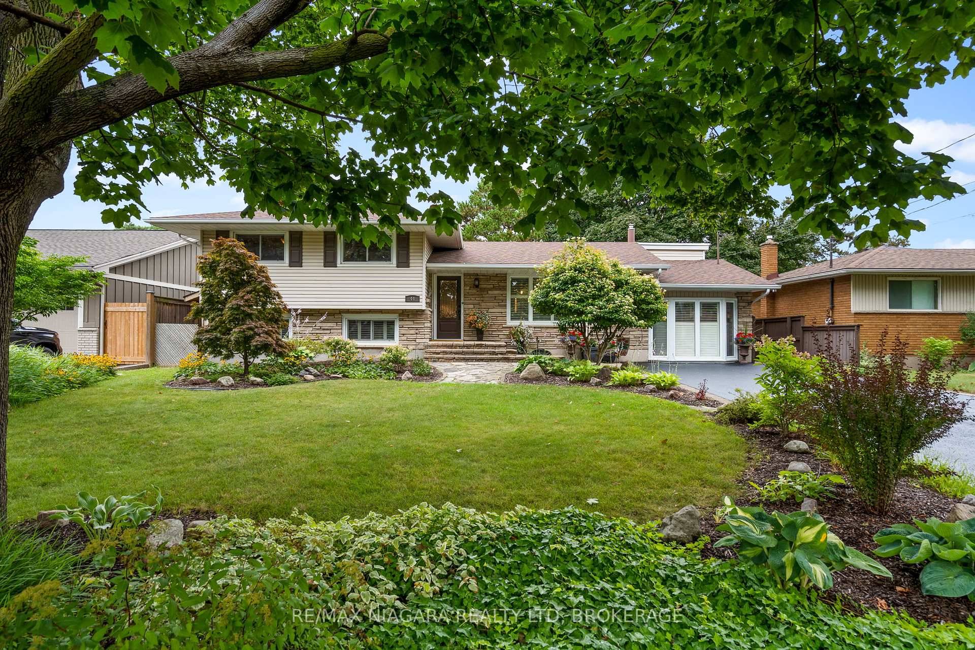 Welcome to 44 Lockview Crescent Canal Side Living in a Beautifully Updated Home.