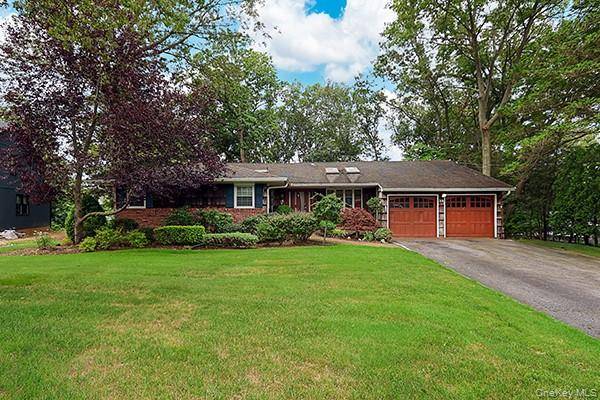 Move right into this mid block 4 bedroom ranch in the college section of Woodbury.