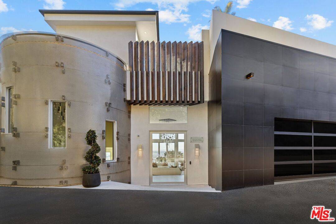 9270 Kinglet Dr 4BR Sunset Strip La