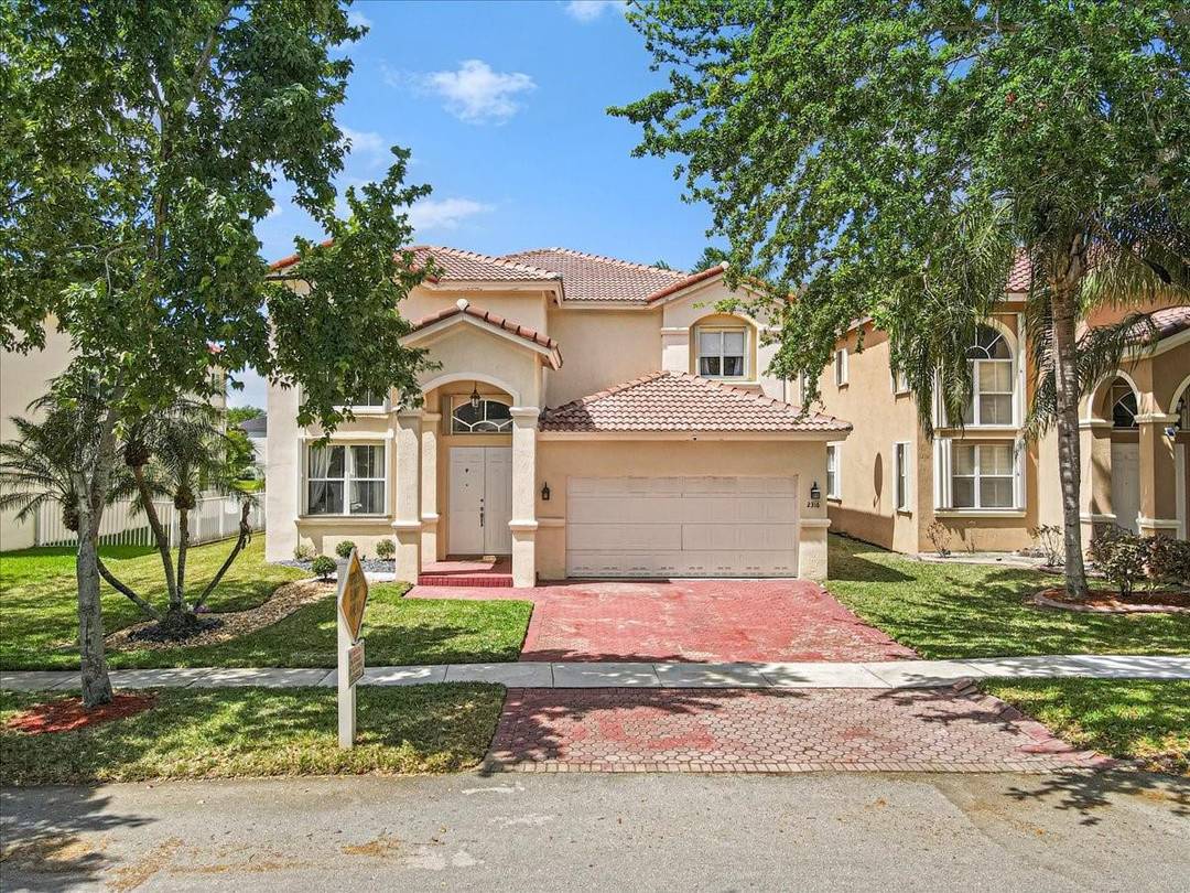 This beautiful 4 bedroom, 3 bath lake front home located in the Monarch Lakes community in Miramar, is fully furnished and ready to move in.
