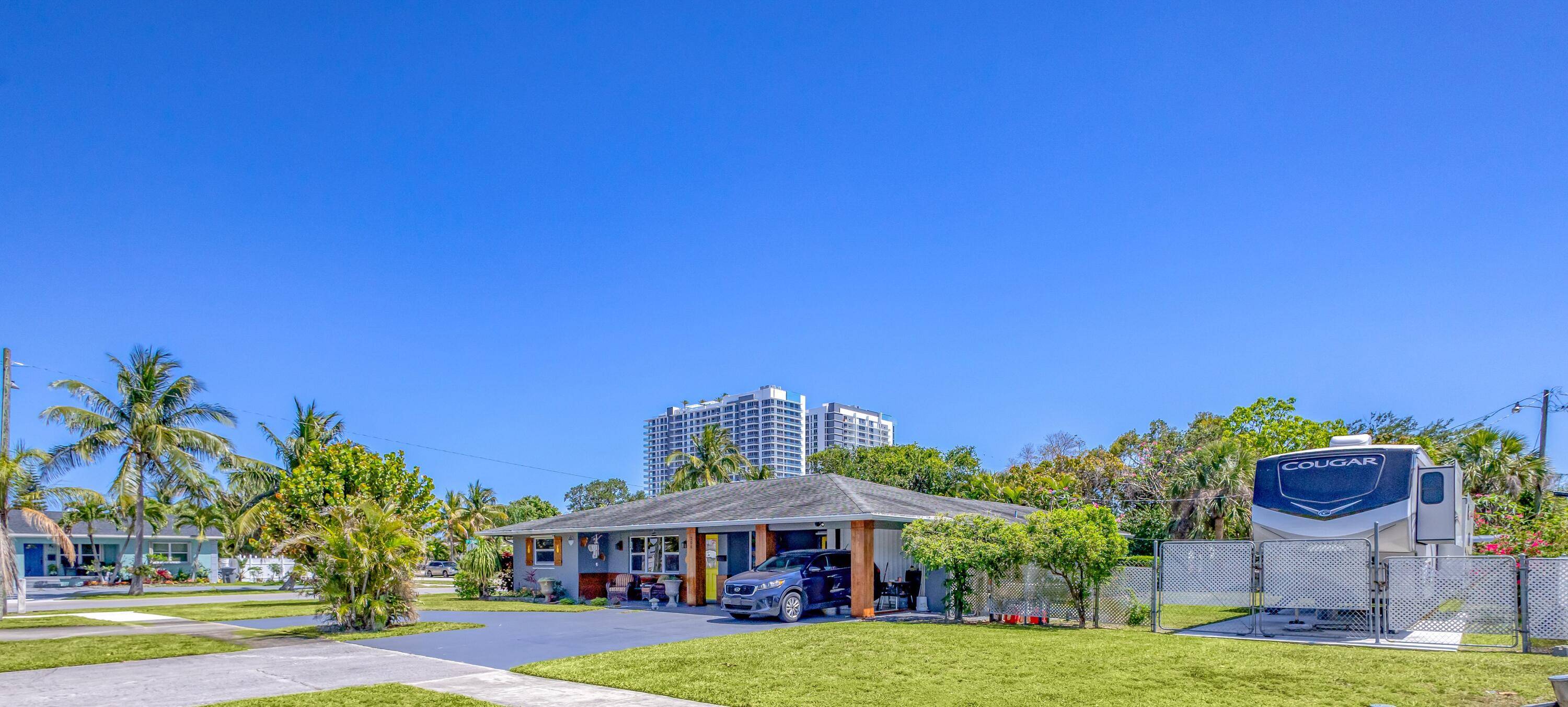 Fabulous Location ! Corner Lot walking distance to Kelsey Park and the Intracoastal Waterway !