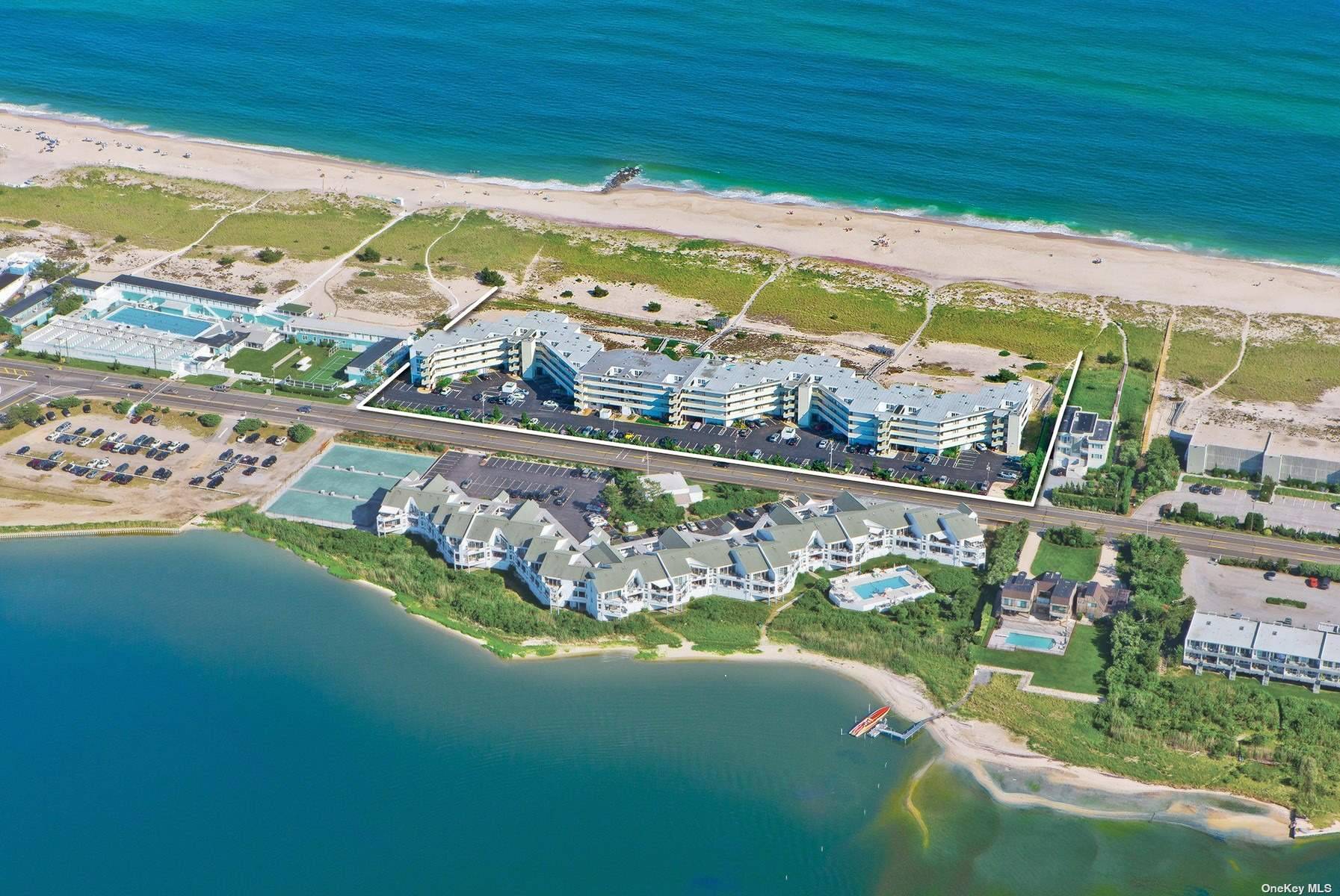 Oceanfront 2 bedroom 2 bath Private porch Pool and Tennis