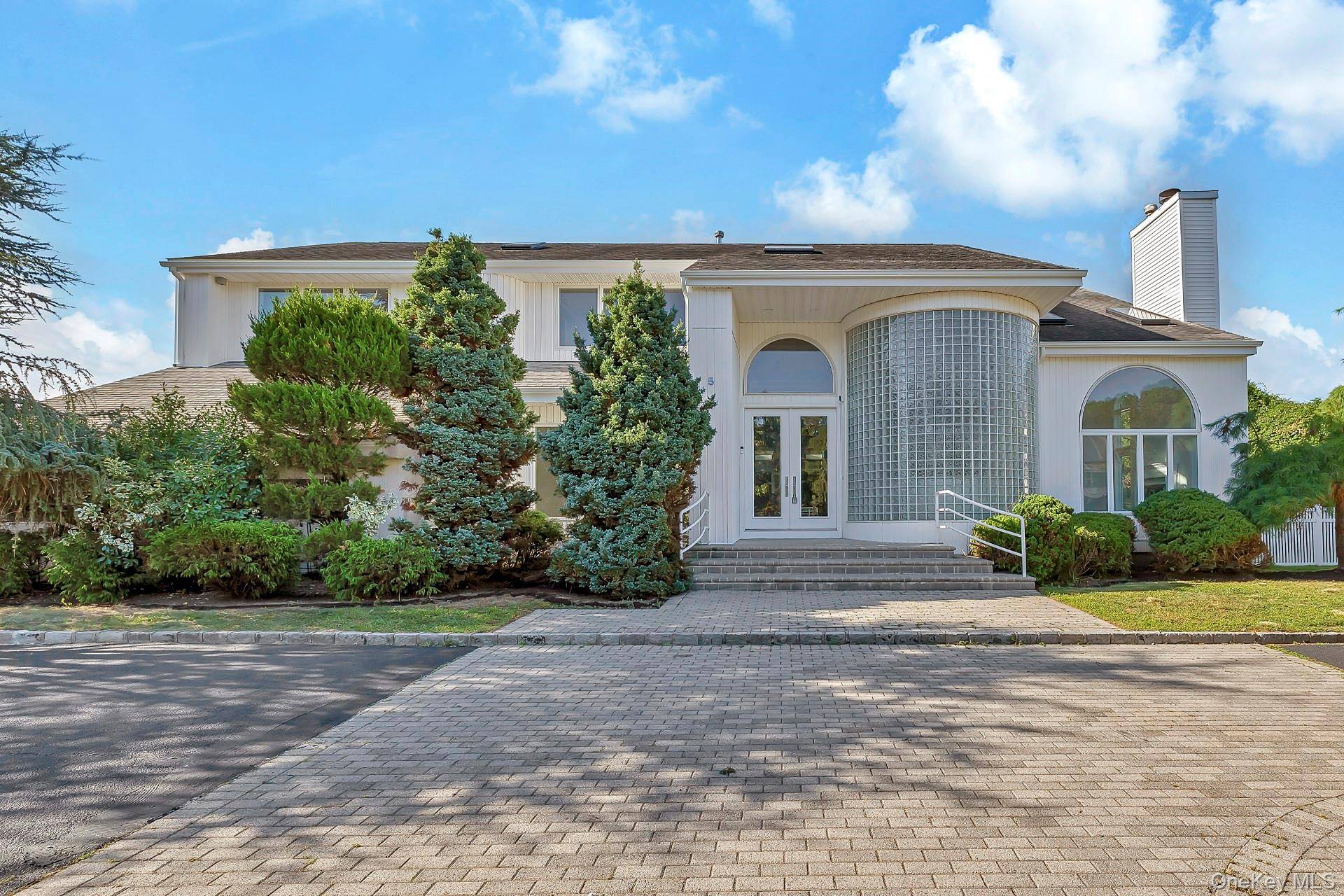 This Diamond Redone Home Has It All.
