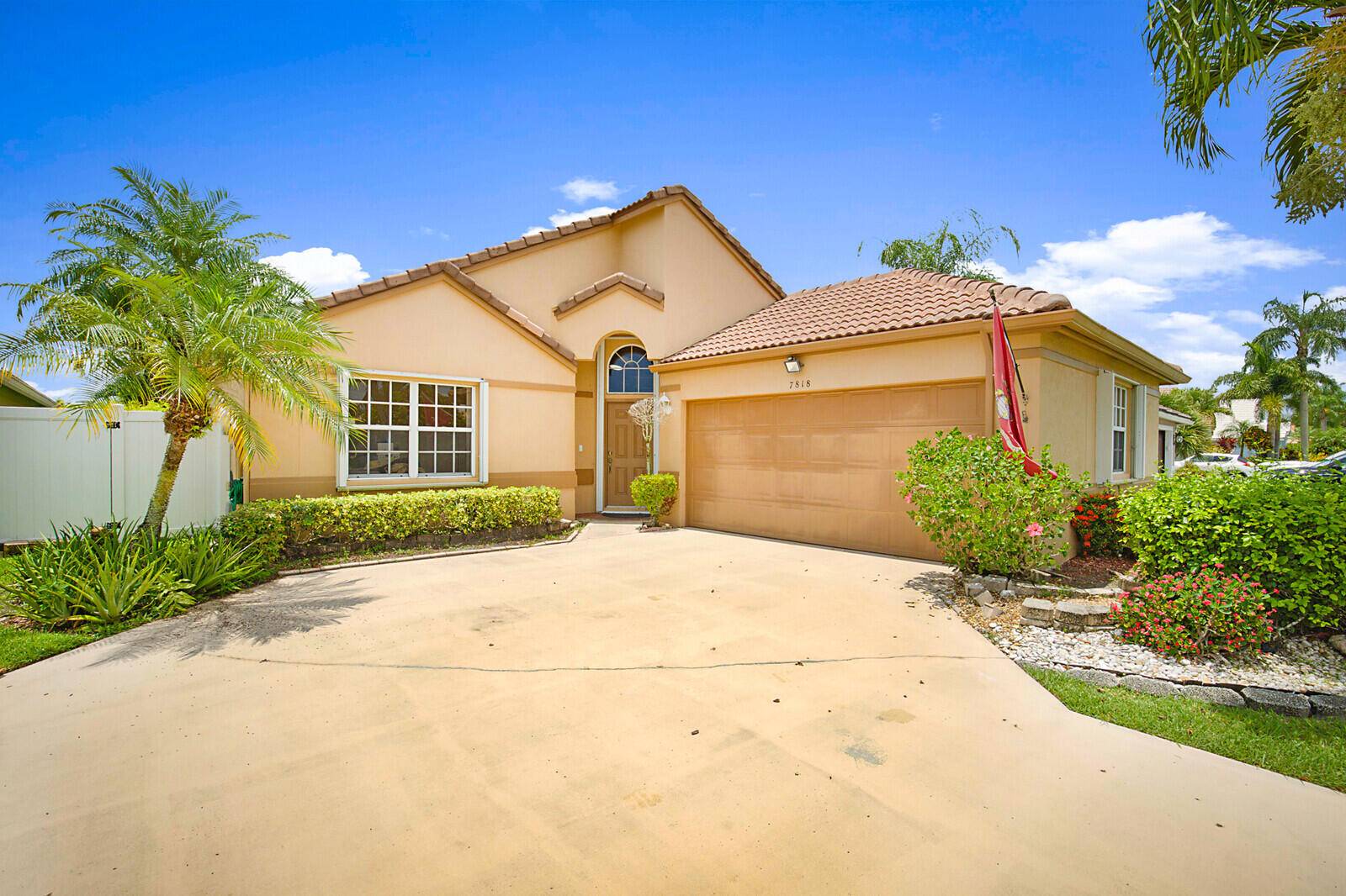 3 Bedroom 2 Bath, 2 Car Garage Offers Spacious floorplan, Open Concept, Tile Throughout Vaulted Ceilings, Large Fenced In Backyard, Accordion Shutters, Move In Ready !