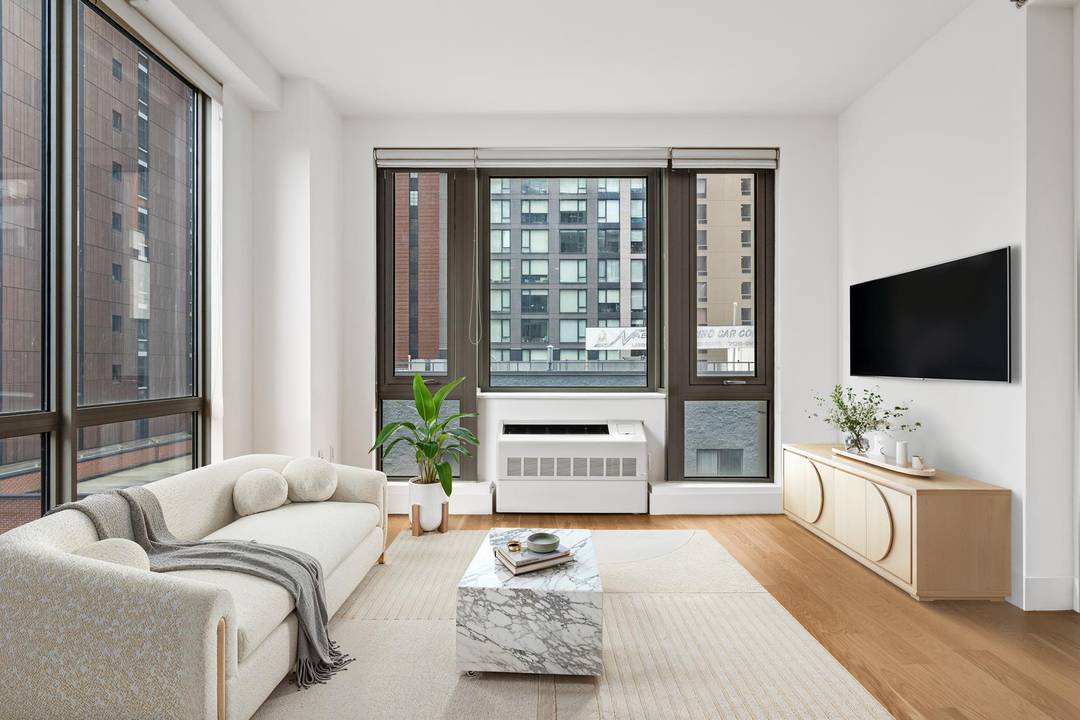 Located in prime Court Square, The Vista is located near the E, G, M and 7 trains and close to Queens Boro Plaza subway station.