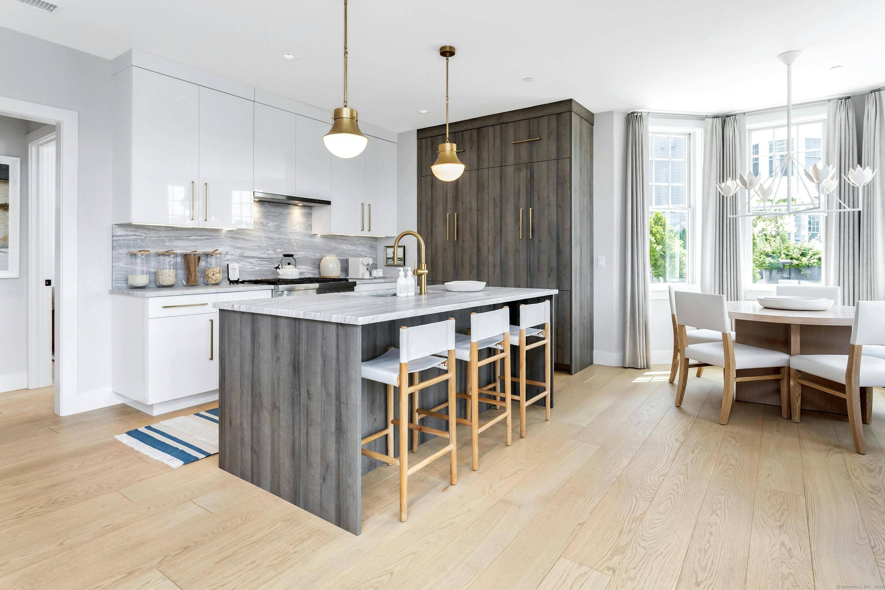 Experience a new vision of sophisticated single level living at the Vue New Canaan, an exciting new premier luxury condominium community located in the heart of New Canaan.
