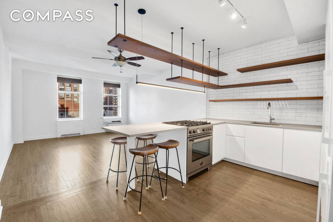 Classic Pre War Elegance Meets Modern Comfort in the Heart of Chelsea Welcome home to Residence 9K, a bright and beautifully proportioned one bedroom with a bonus home office in ...