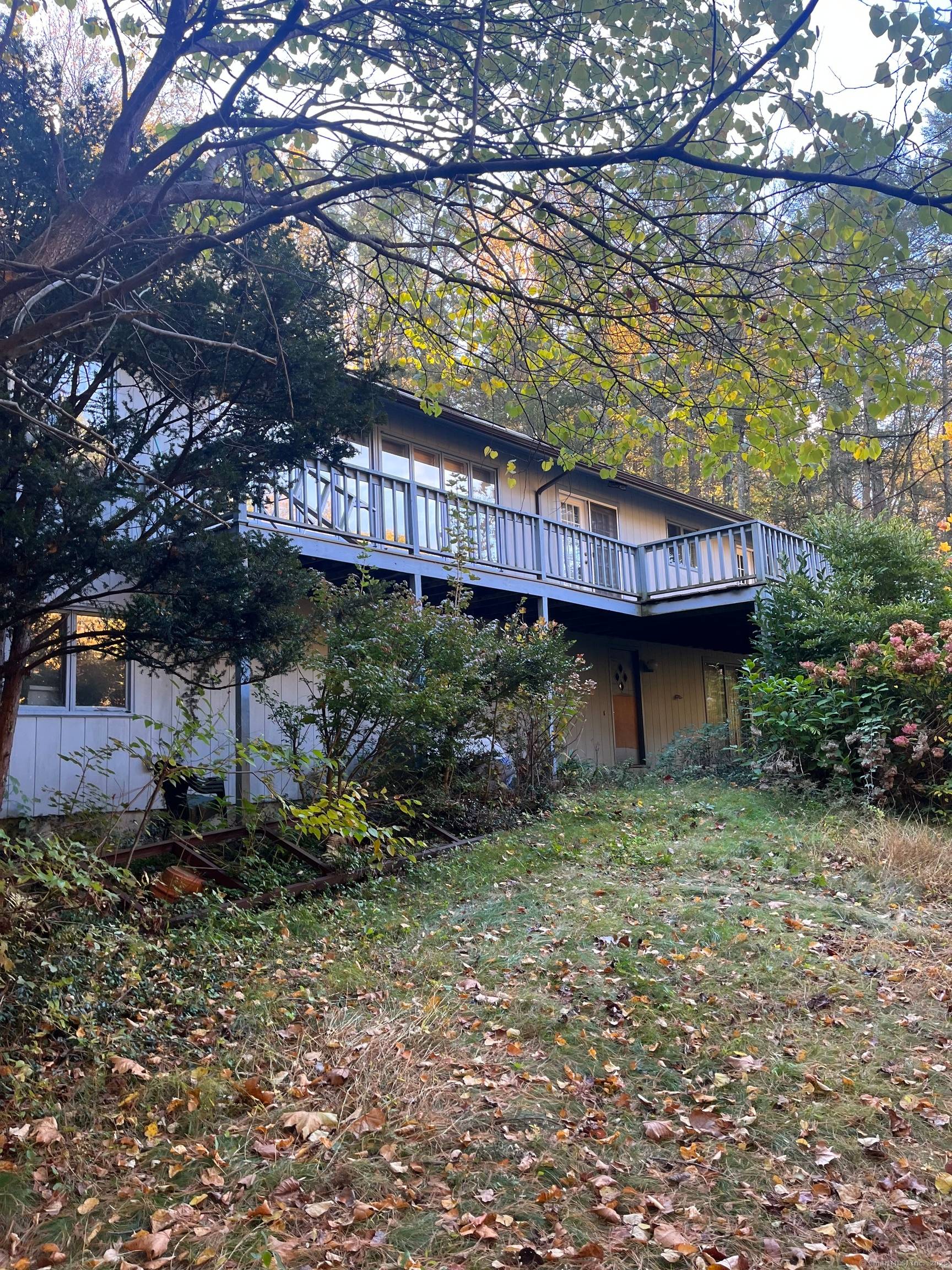 Looking for privacy, this is the house for you !