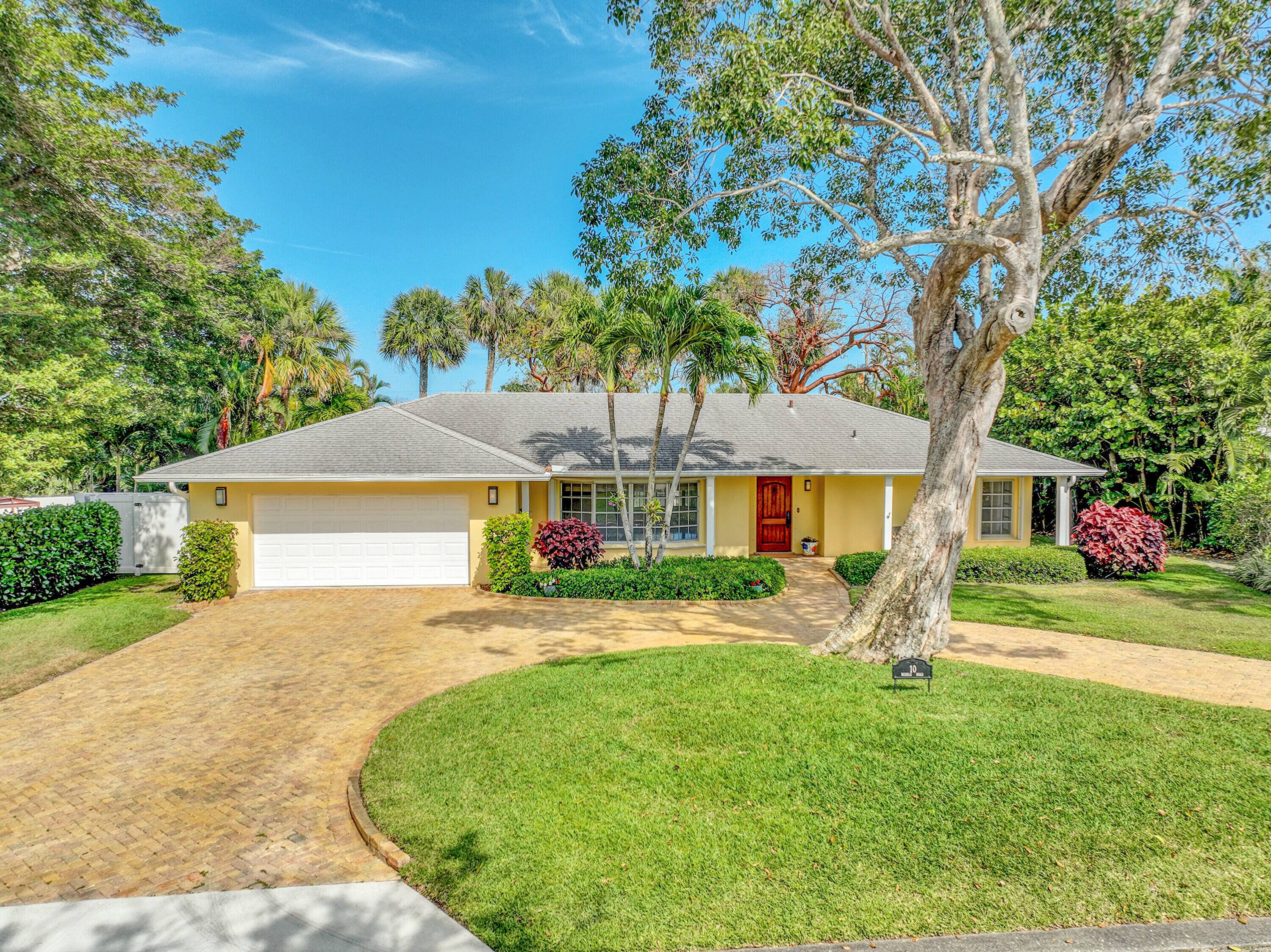 Don't miss this meticulously maintained CBS home in exclusive High Point at the southernmost tip of South Sewall's Point.