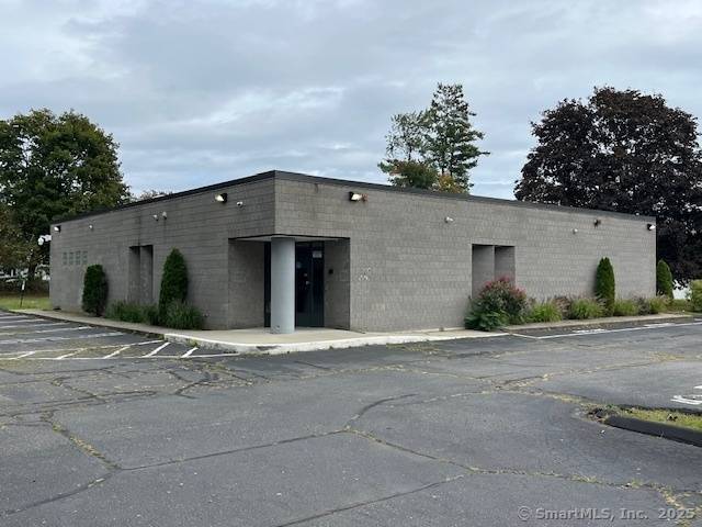 Free standing Professional Medical Office Building, Can be divided 1, 600 SF and 2, 400 SF Metered separately with 2 HVAC units, easy access to Yale Medical Center Former Milford ...