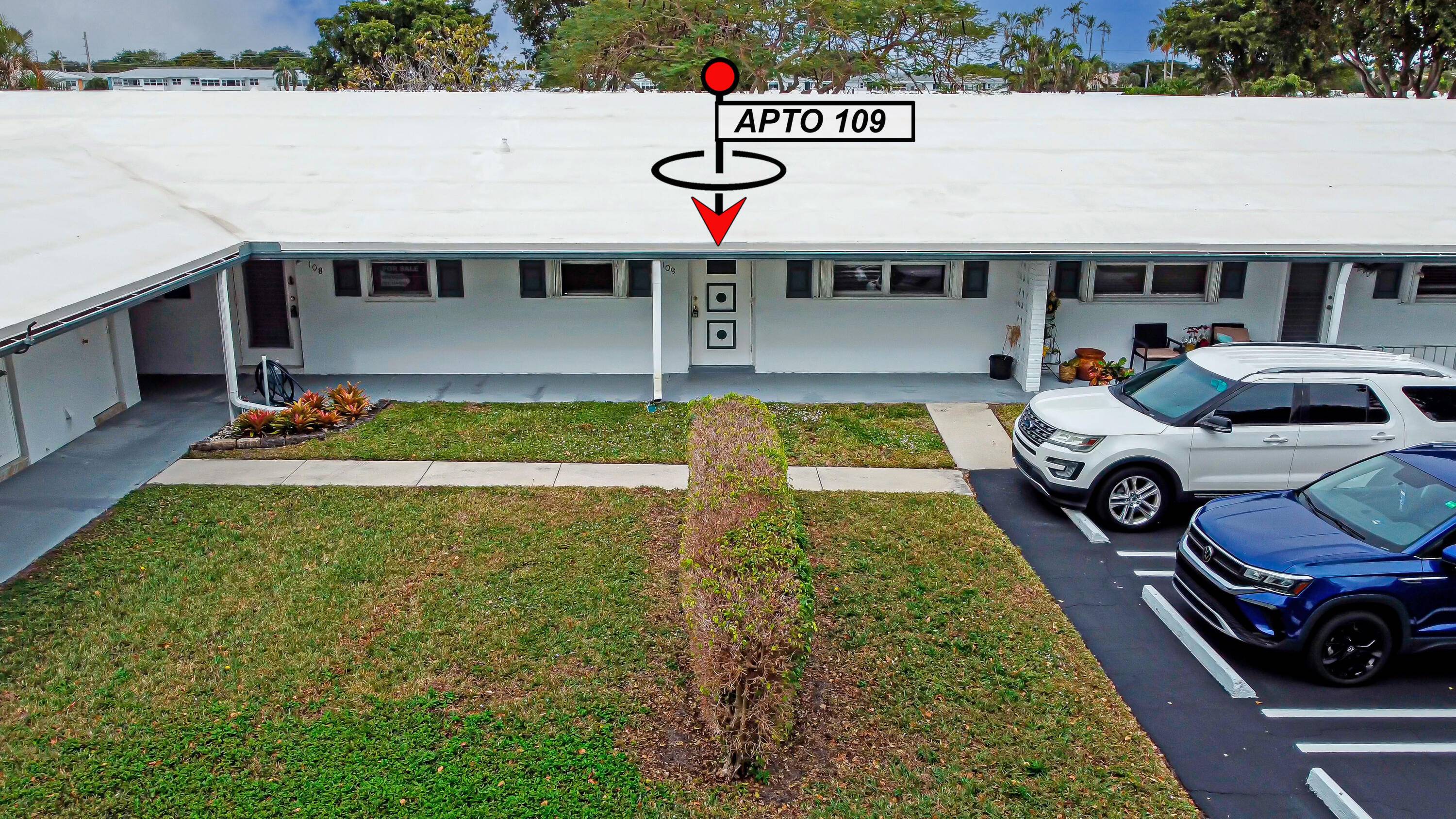 Prime location come to see this great opportunity to live in the heart of Boynton Beach, with 2 bed and 2 bath, close to shopping dinning and medical facilities.
