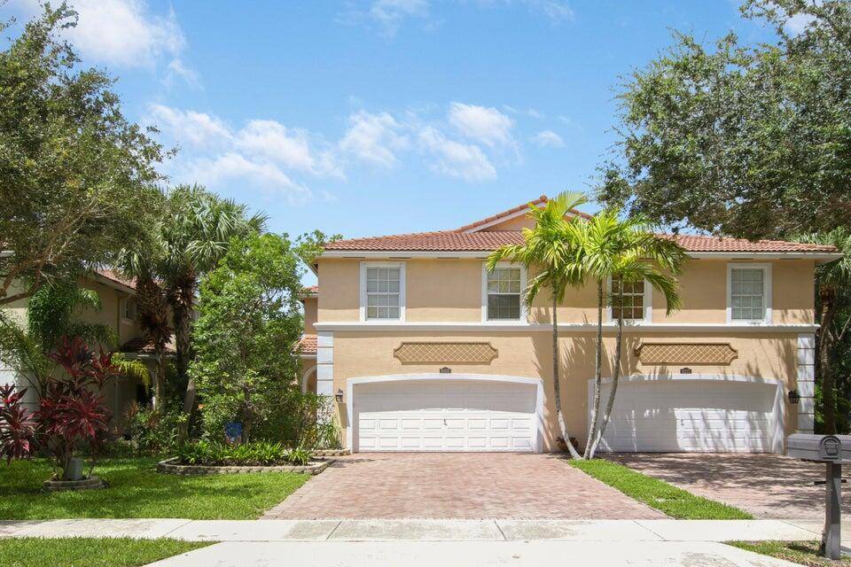 Family friendly 3 2 townhome in the heart of Palm Beach Gardens in a top school district zone.