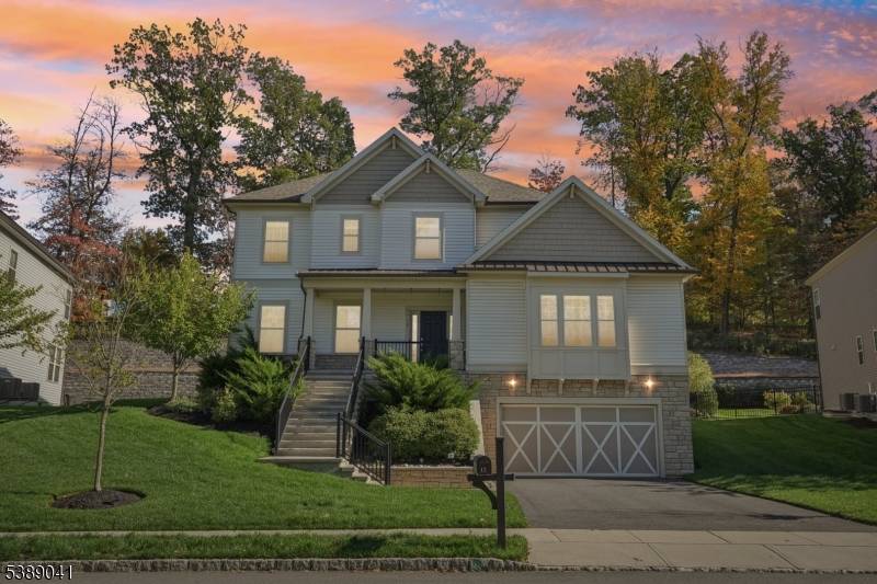Heaven on Hilltop ! Live in the lap of luxury !