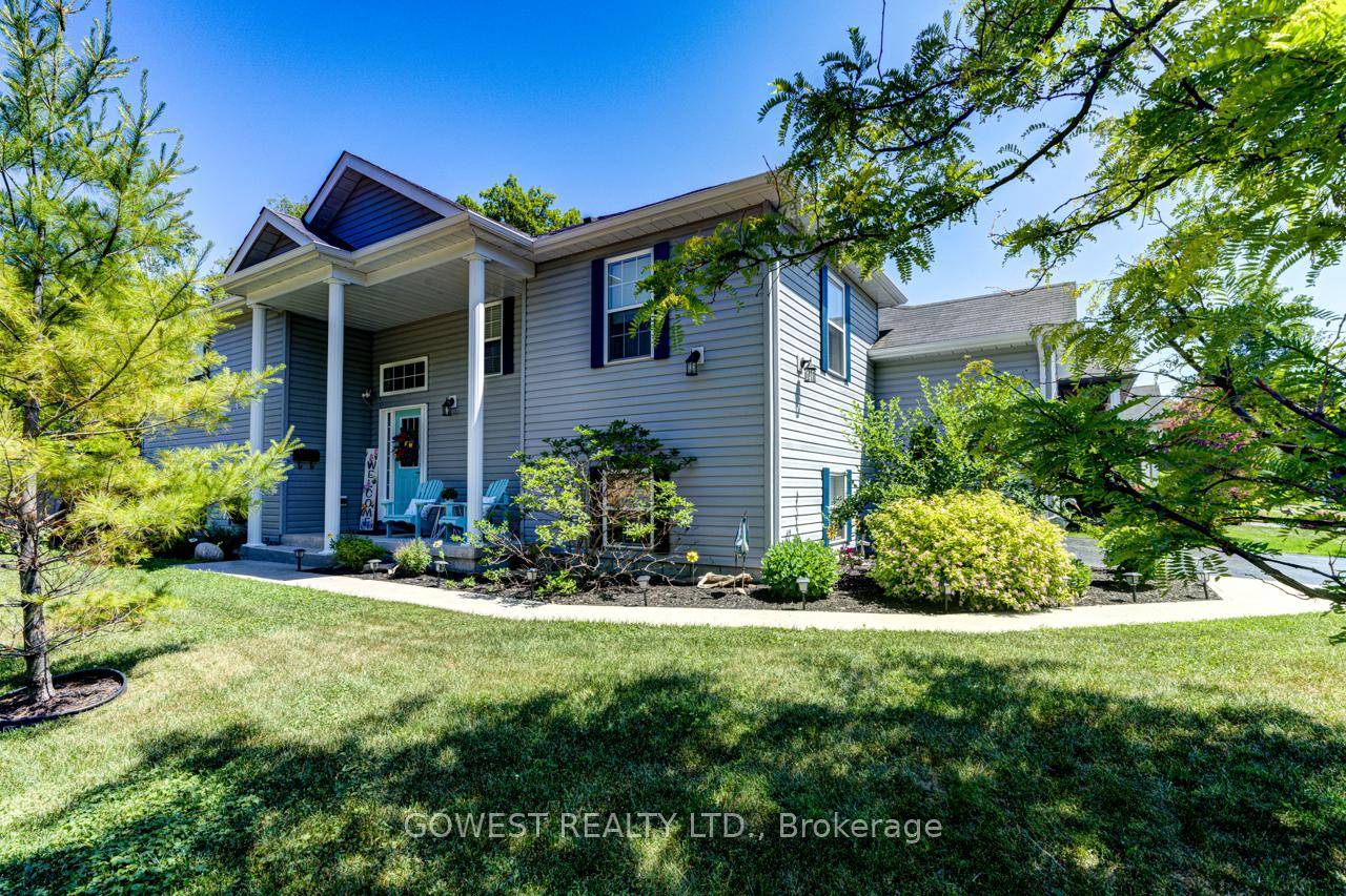 Absolutely Amazing Extra Large Raised Bungalow Just Steps from the Lake Prepare to be impressed by this stunning property, perfectly situated just a short stroll from the sandy shores of ...