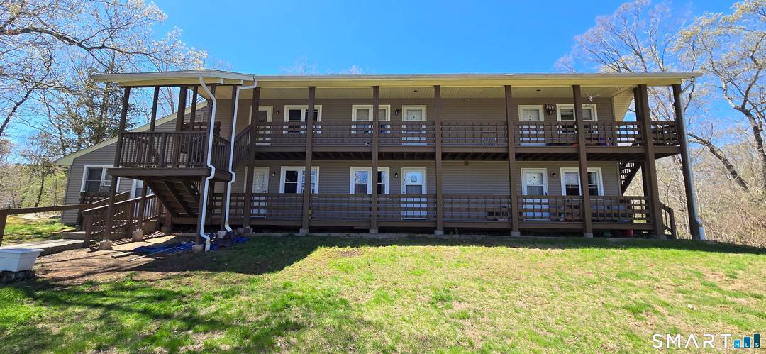 A mixed use and multifamily package located in Chester and Deep River, two of the most desirable towns in the Lower Connecticut River Valley.