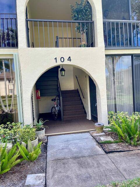 Beautifully furnished, upgraded ready to move in unit.