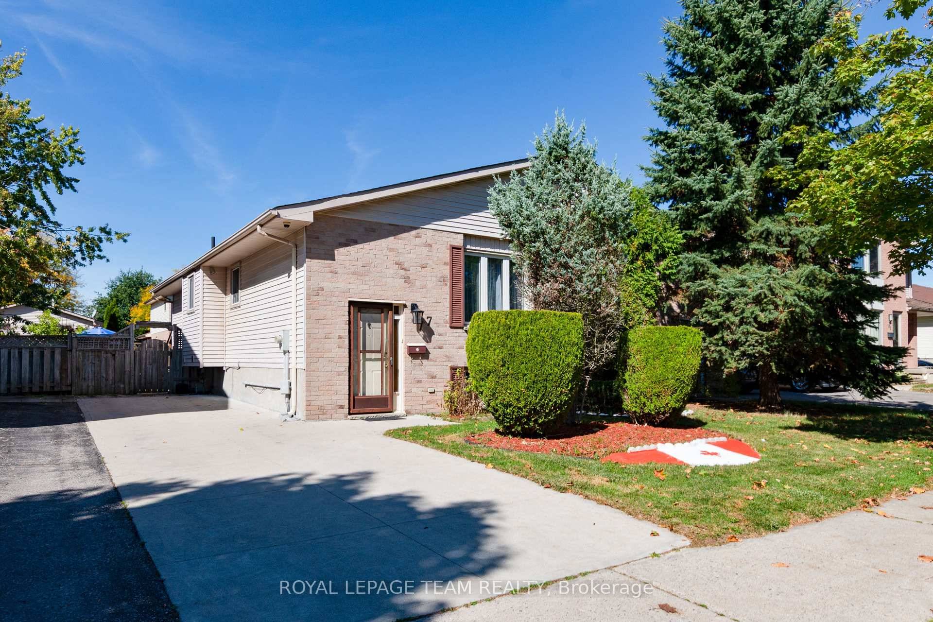 Charming raised bungalow in a prime location !