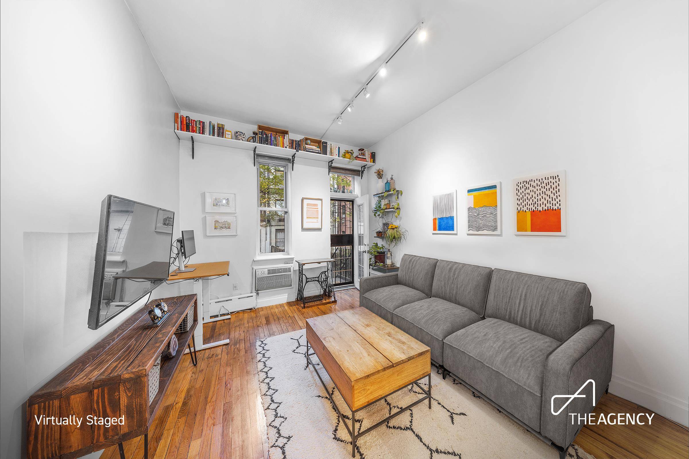 Welcome to this elegantly appointed one bedroom residence at 321 East 89th Street, nestled on a serene, tree lined block in the heart of the Upper East Side.