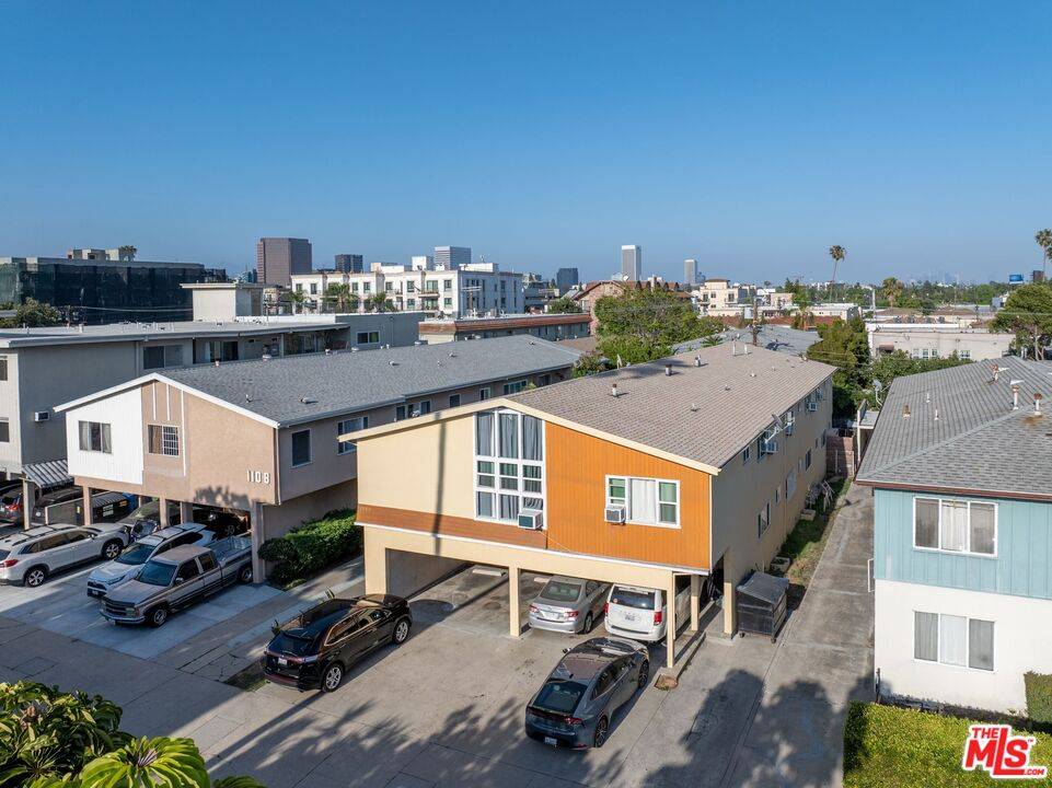 1114 S Sherbourne Dr 10BR Beverlywood La