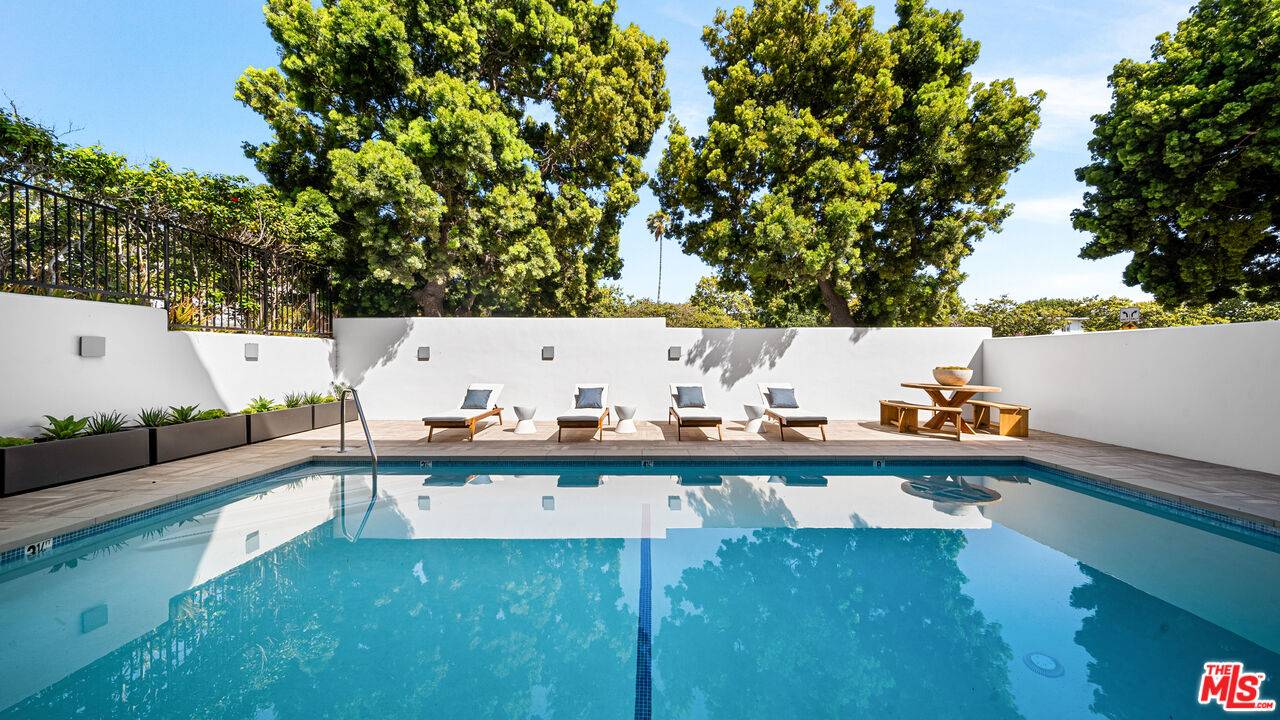 153   San Vicente Blvd 2BR Pacific Palisades La