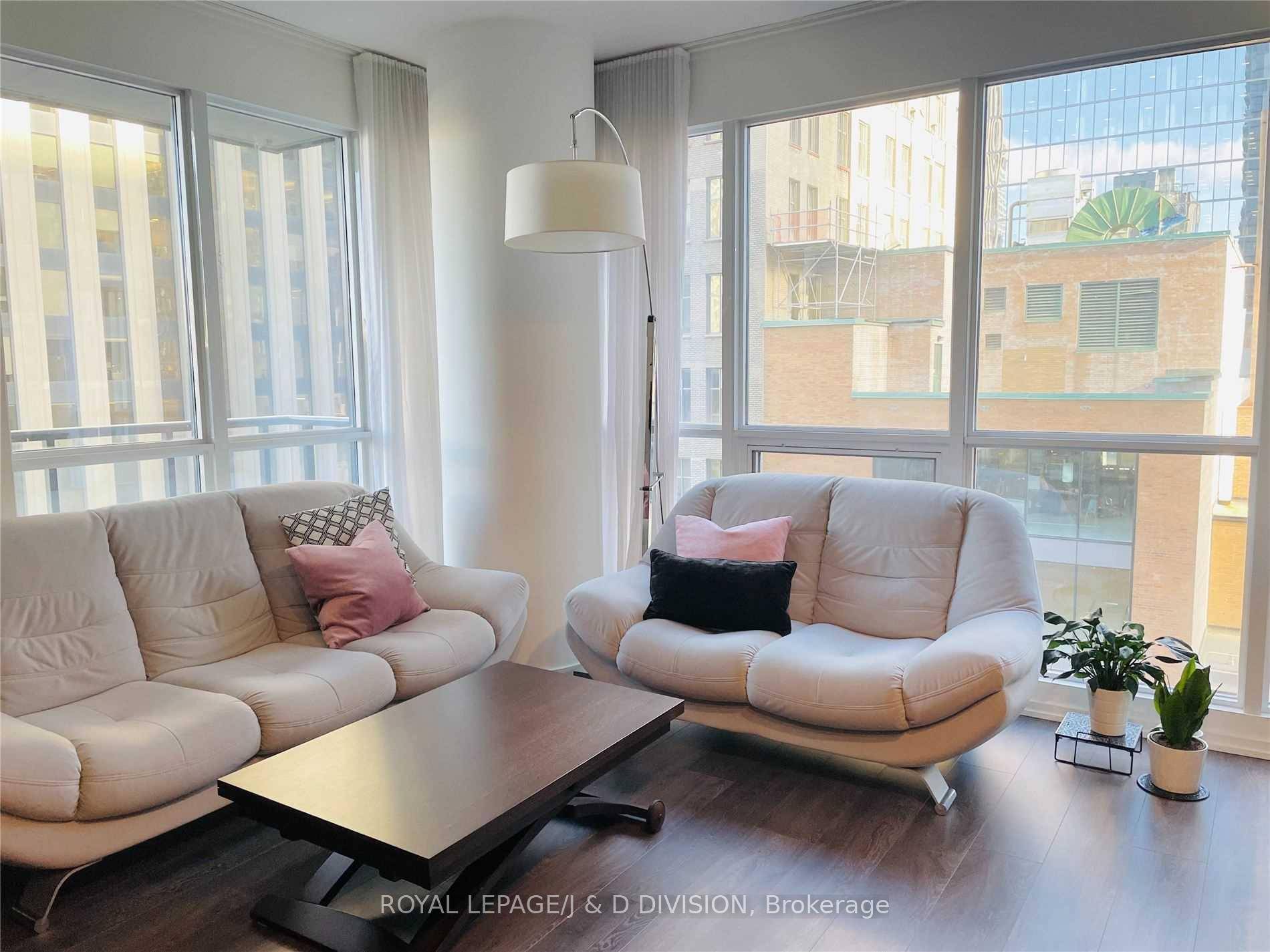 Large 661 Sq Ft 1 Bed Den At INDX Condos In The Heart Of Financial District !