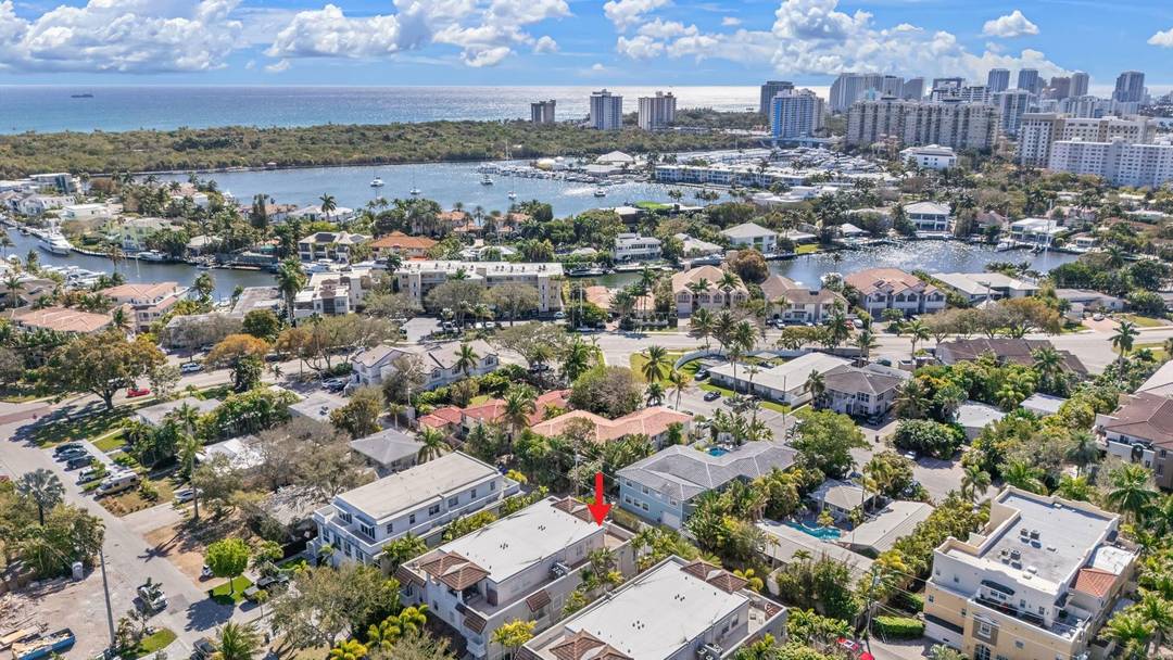 Renovated Townhome In The Heart Of Old Coral Ridge.