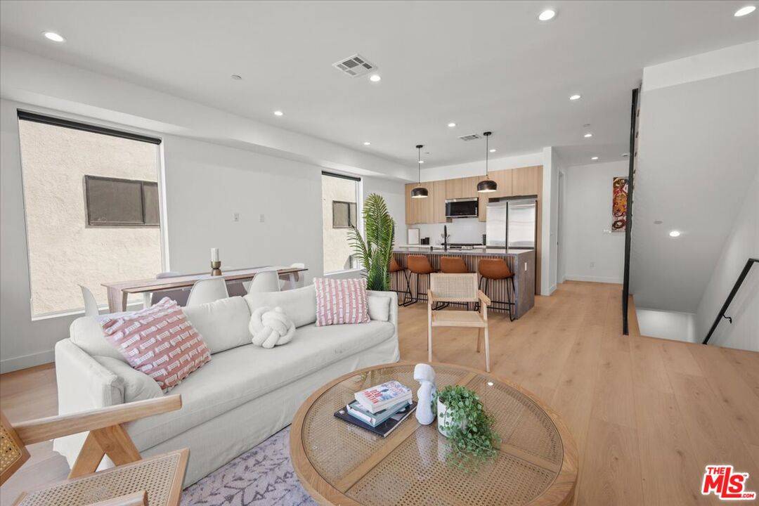 847 N June St 4BR Hancock Park La