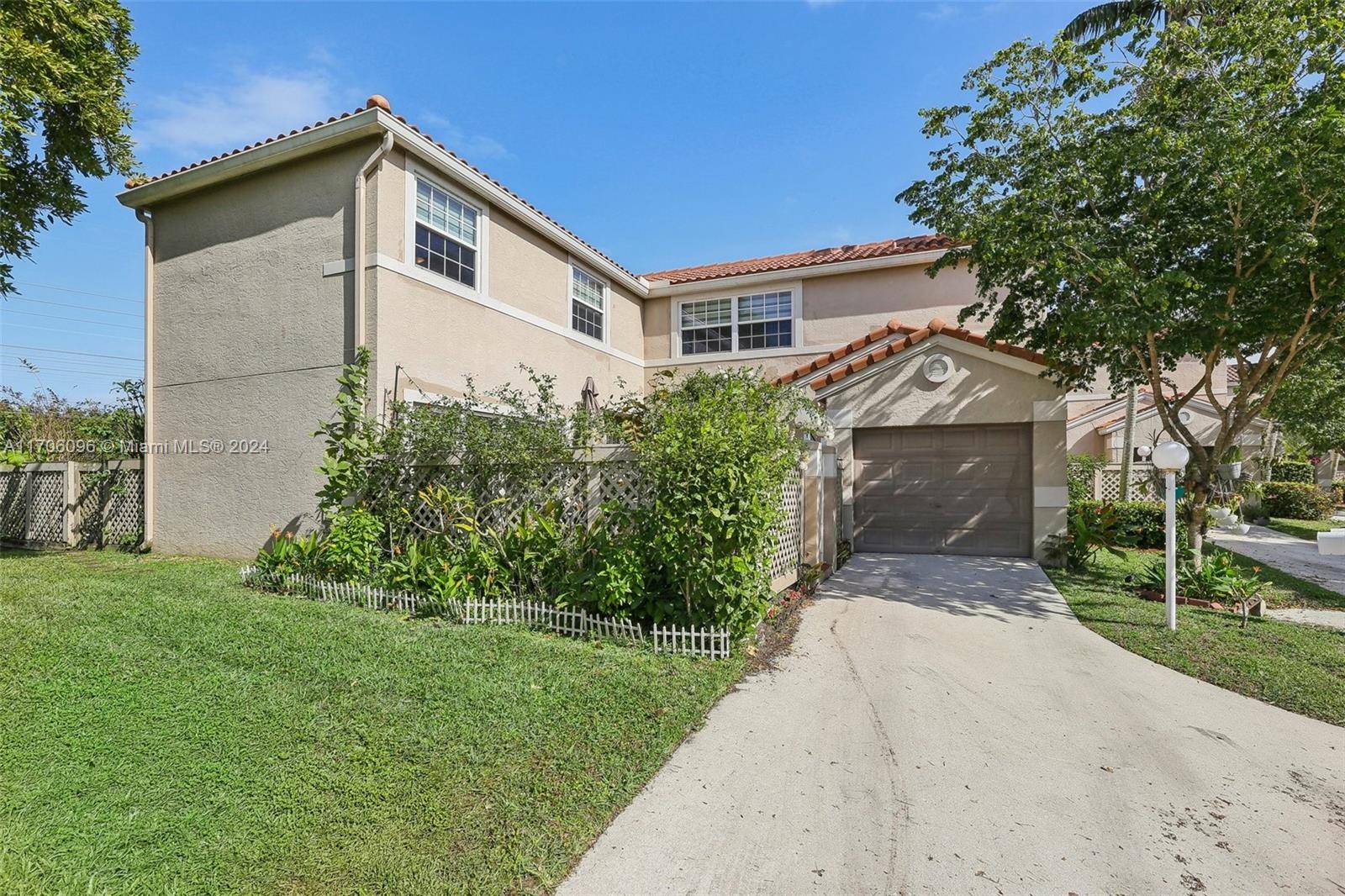 FULLY REMODELED 2bed 2. 5 bath corner townhome with a yard, in Embassy Lakes.