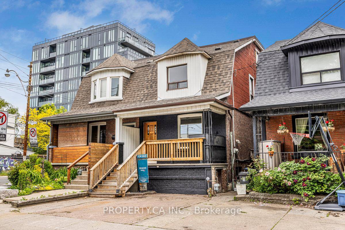 Welcome to 889 Palmerston Ave.
