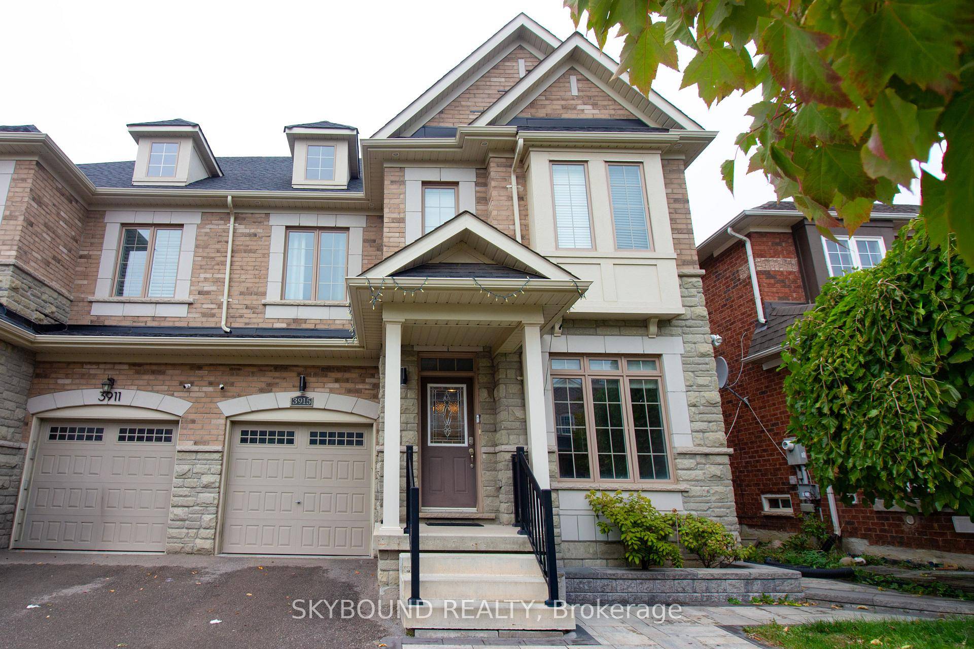 Fully Furnished 2 Bedroom Legal Basement Apartment Prime Mississauga Location !