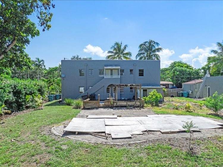 Prime development site in Biscayne Park for developer or home owner to build their dream home.