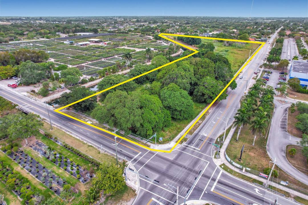 PRIME DEVELOPMENT OPPORTUNITY IN REDLAND.