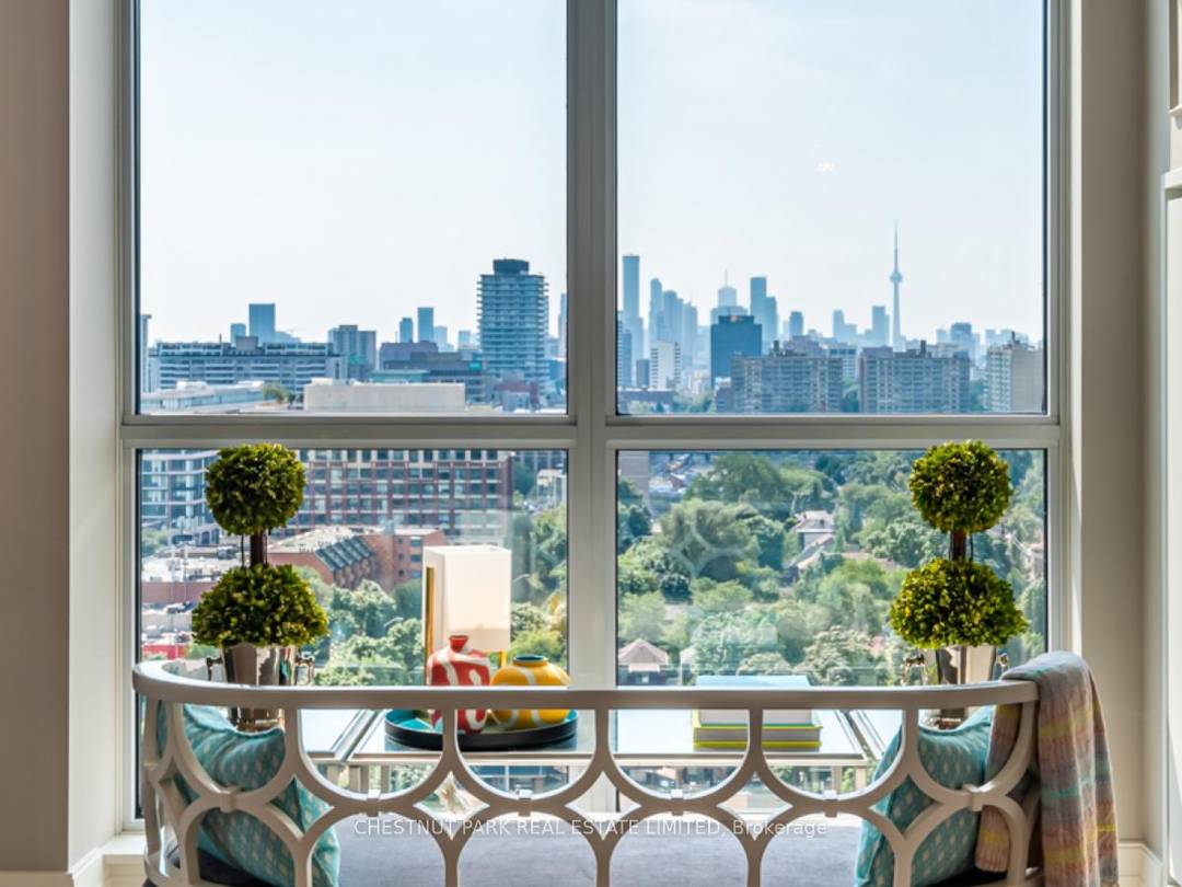 Stunning Midtown Penthouse with sweeping city views of the CN Tower amp ; Lake Ontario.
