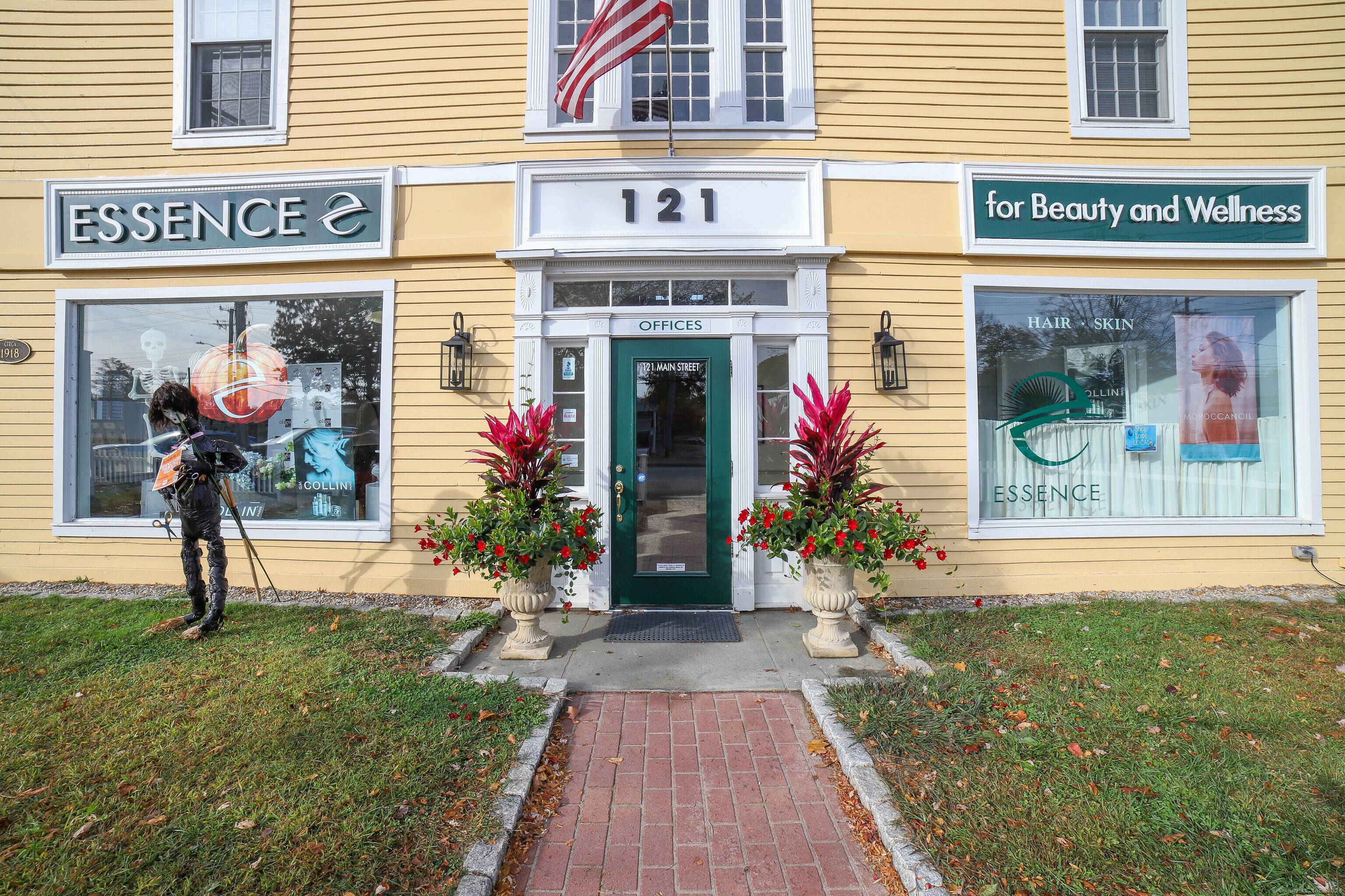 Price reduction ! Great investment opportunity in one of the premiere Old Saybrook locations.