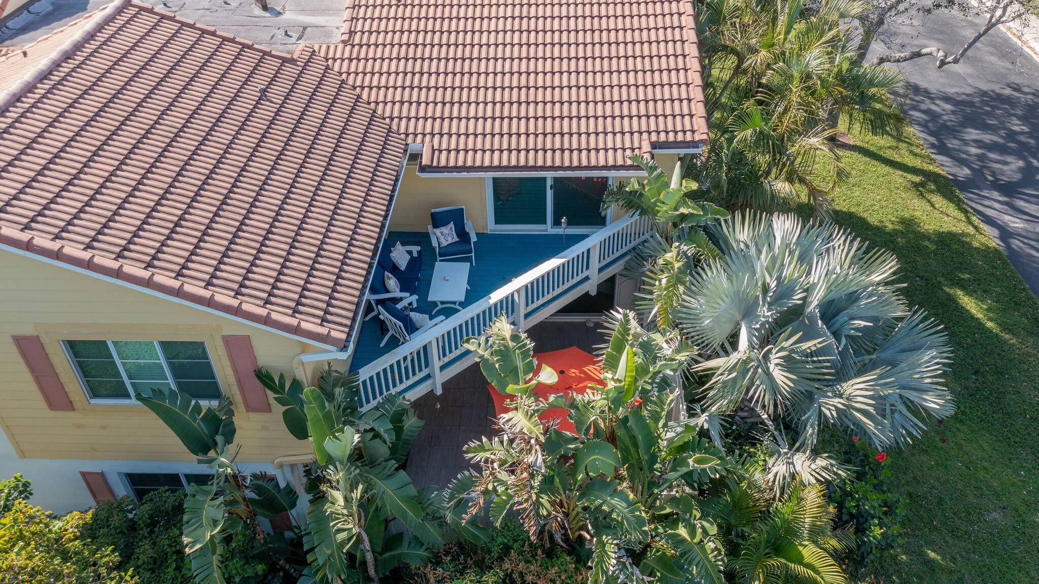 BEAUTIFULLY RENOVATED BEACH BUNGALOW Walk to the Beach from this Open, Bright Cheerful 2 Lg.