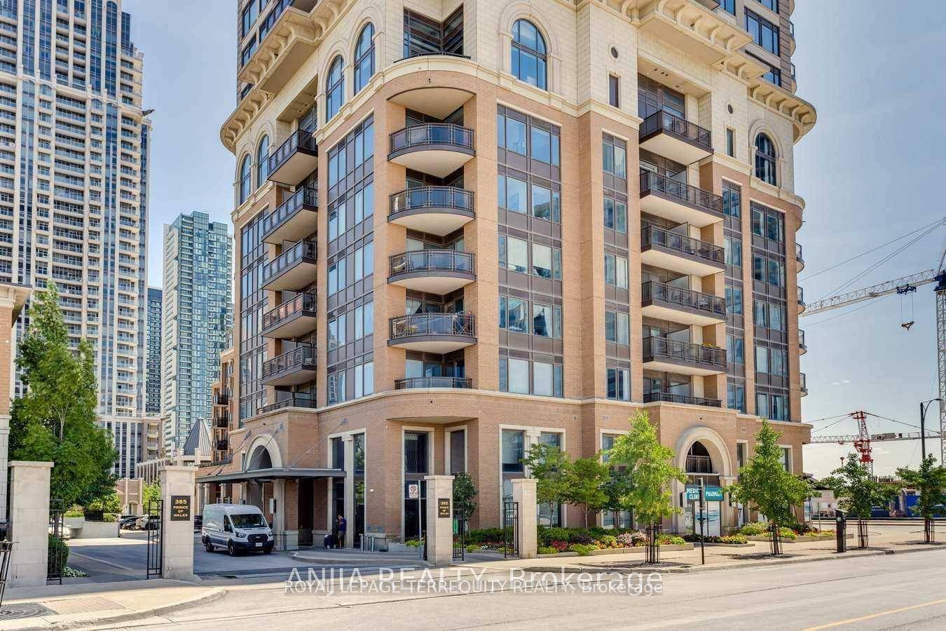 Absolute Absolutely gorgeous Daniel Award Winning Chicago Tower With Incredible View Excellent Location, walk to Square One, Next to Sheridan college, Mississauga Transit, Go Transit, YMCA, HWY 403, 401and QEW ...