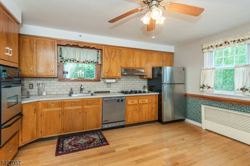 Welcome to 31 Stanley Ct, North Haledon, NJ.