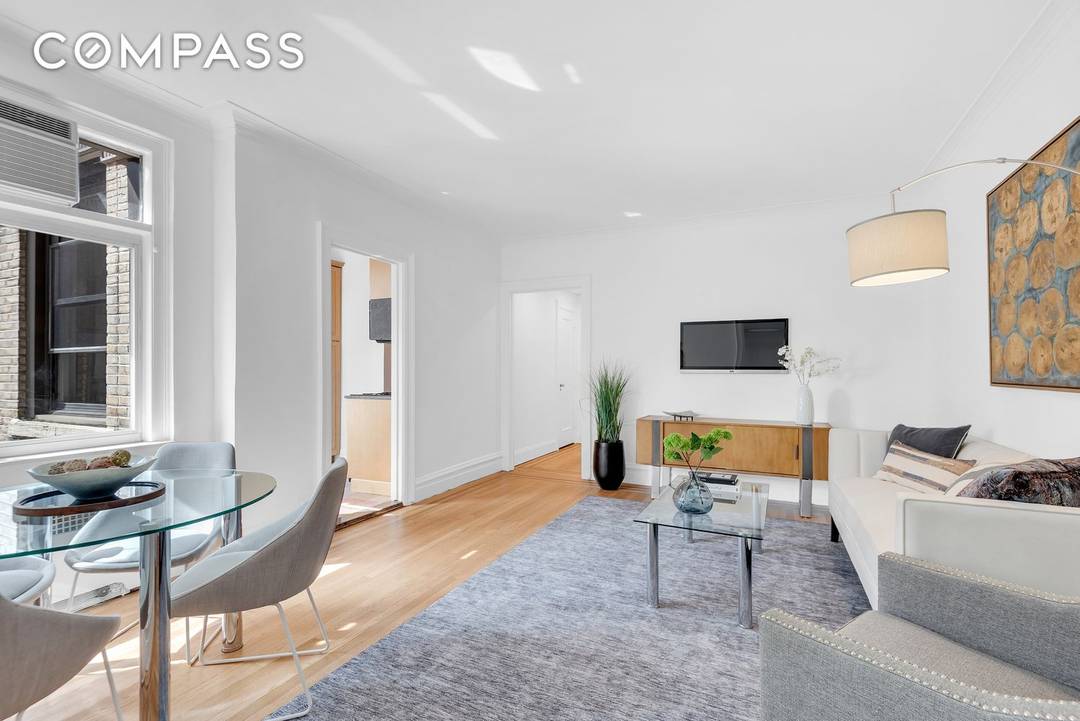 Move right into this classic one bedroom, one bath residence in one of Murray Hill s most charming prewar co ops.