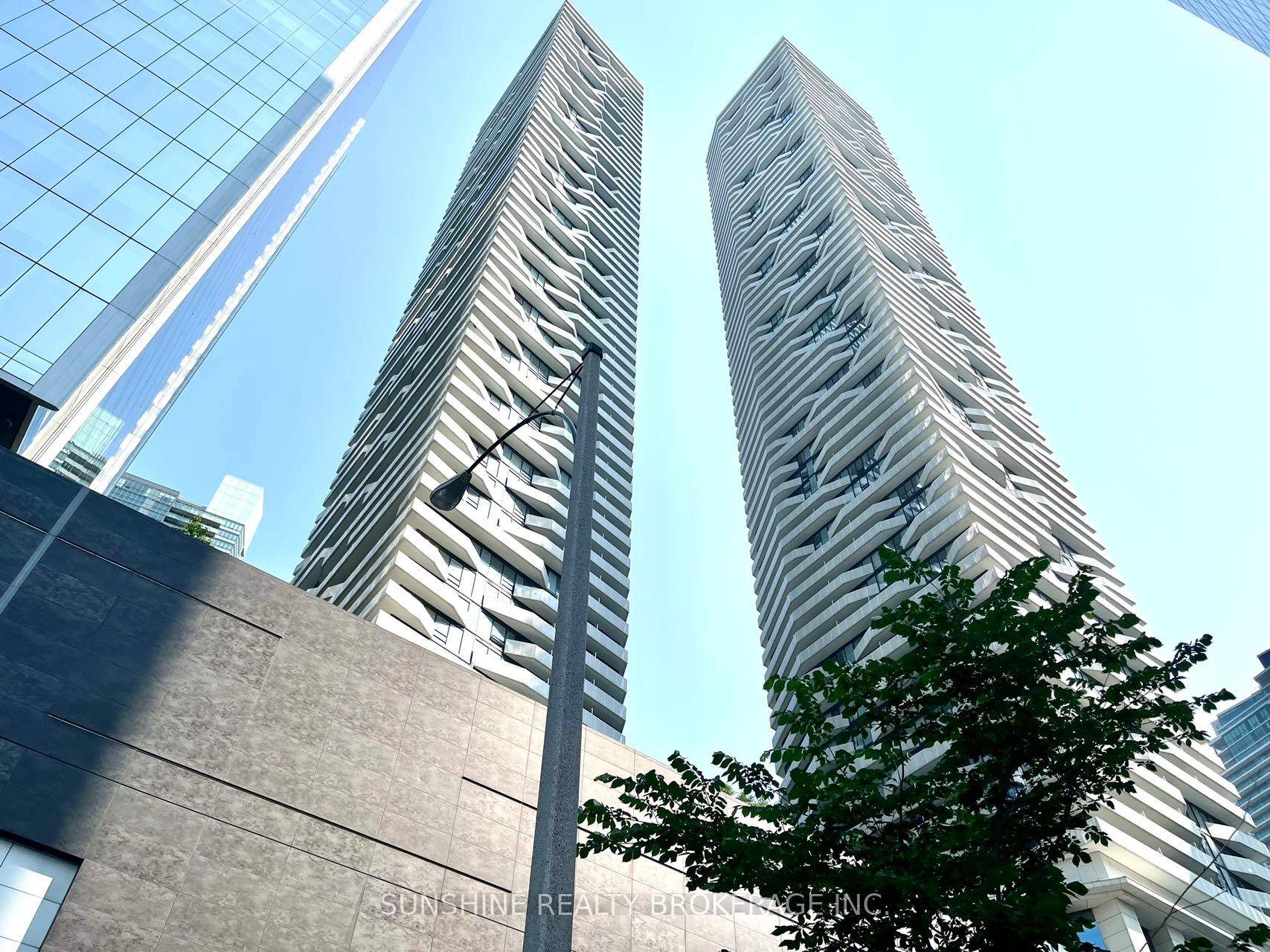 Luxury 3 bedroom condo at Harbour Plaza, 795 sq.