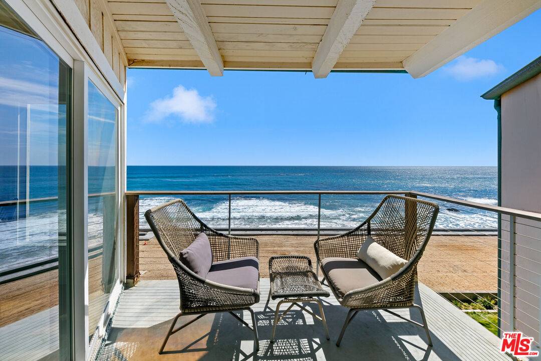 11856 Beach Club Way 2BR Malibu La