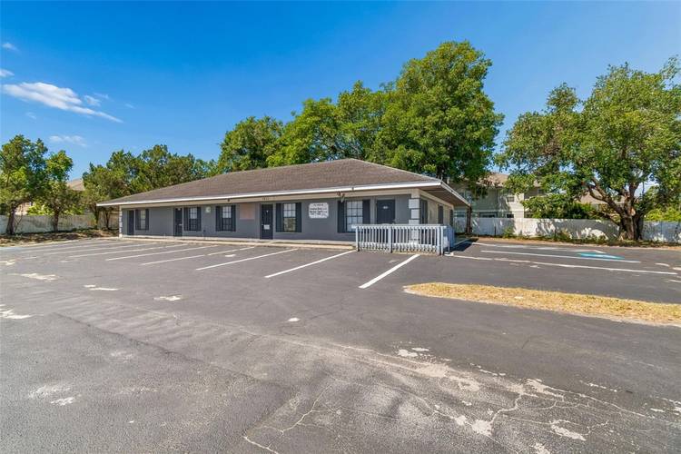 Benefit from a signalized entrance with a DEDICATED TRAFFIC LIGHT, providing easy, safe access for both clients and staff an invaluable feature in a high traffic location.