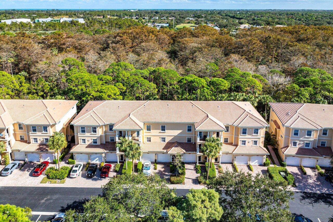 Charming Condo Private and Serene.