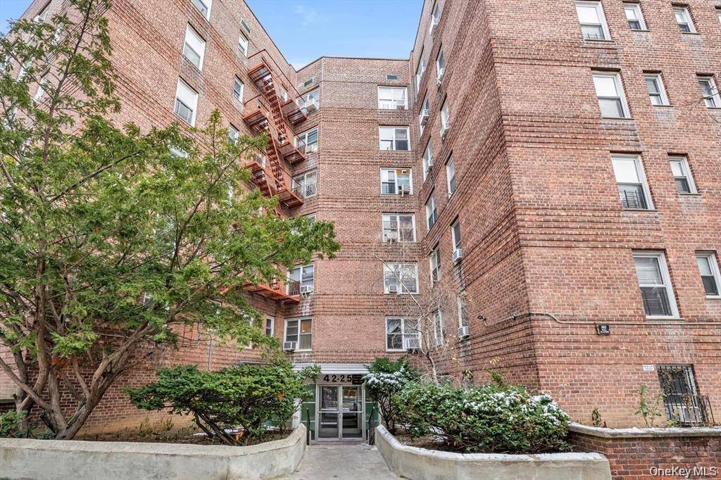 Fully renovated, move in ready 2 bedrooms, 1 living room, great layout amp ; natural light Located on the 2nd floor easy access and comfortable living Convenient transportation, close to ...